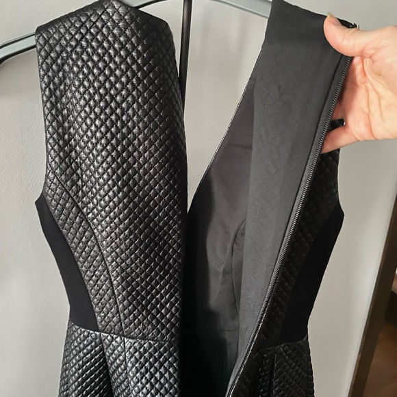 Black BCBG cocktail dress - Picture 4 of 7